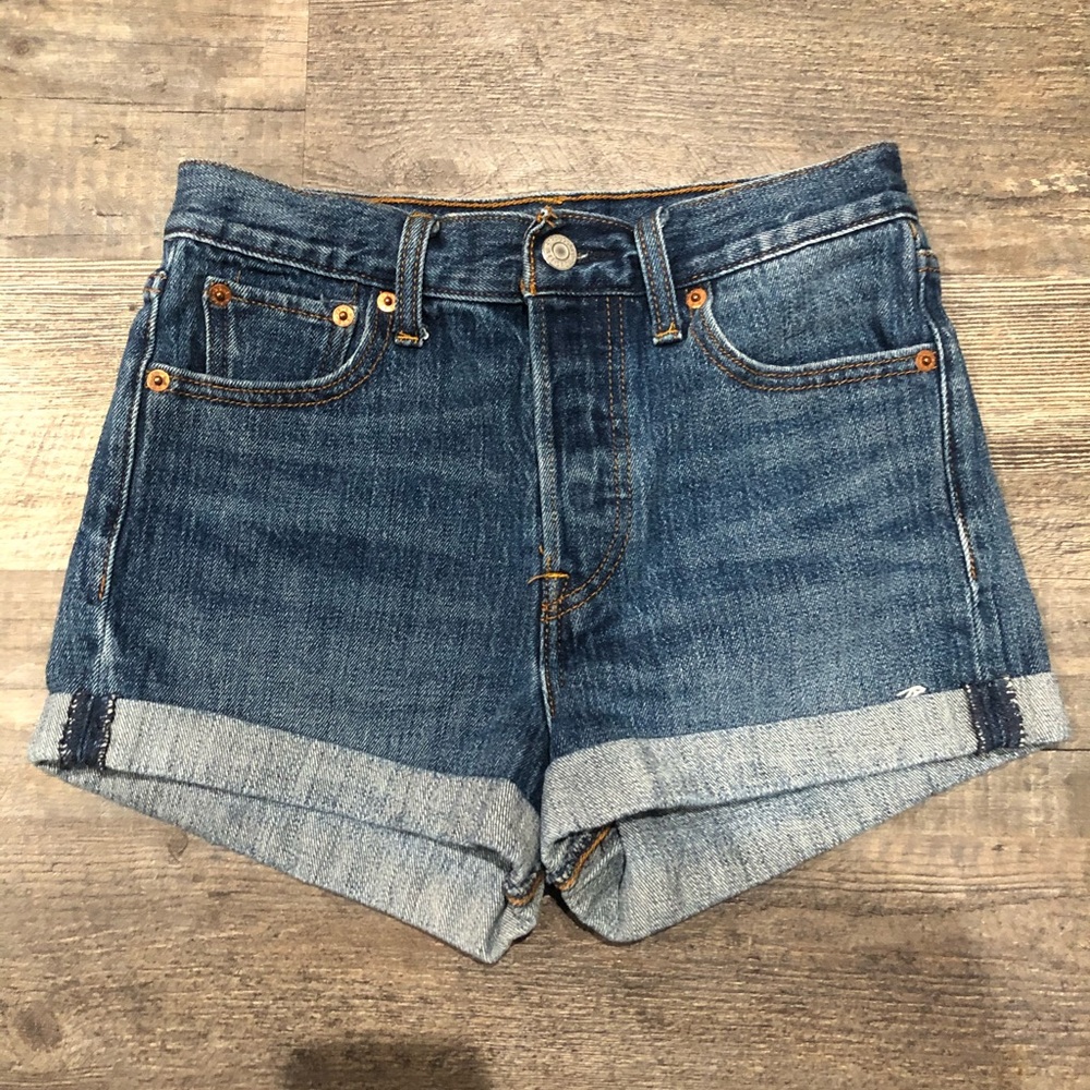 Levi’s Jean Shorts. EUC. Size 26.
